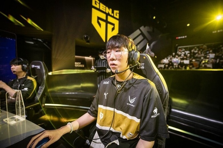 皇马“惨胜”决赛会师巴萨 小蜘蛛哑火马竞苦吞失利